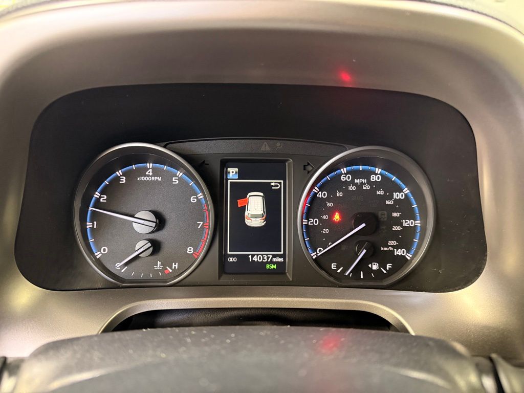 Thumbnail: 2018 Toyota RAV4 - 15