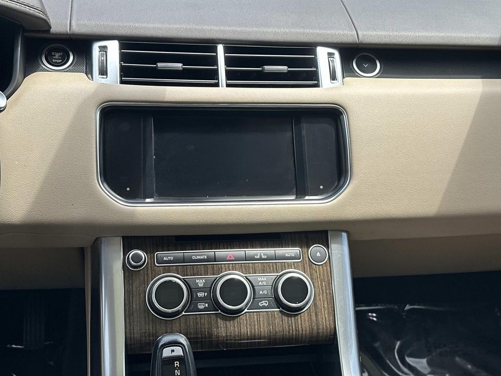 Thumbnail: 2016 Land Rover Range Rover Sport - 21