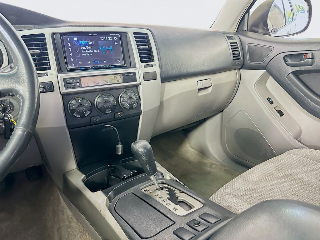 Thumbnail: 2004 Toyota 4Runner - 20