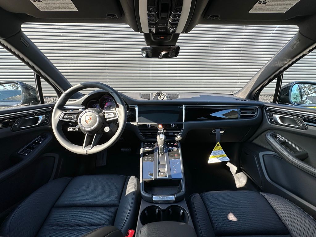 Thumbnail: 2026 Porsche Macan - 6