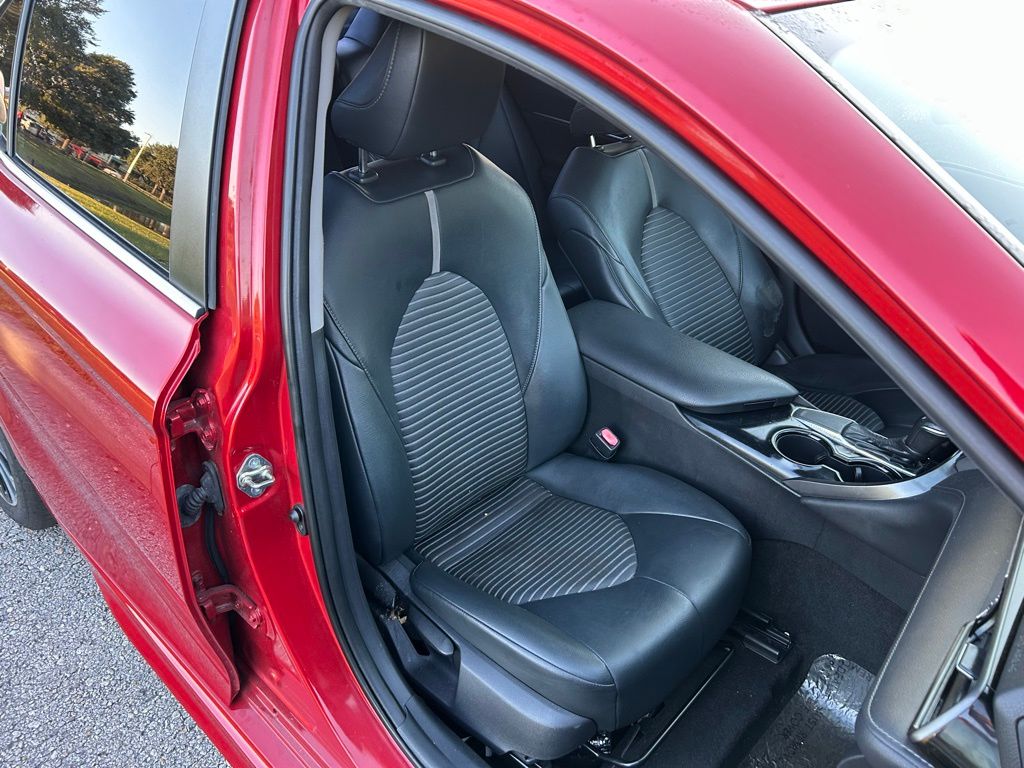 Thumbnail: 2019 Toyota Camry - 15