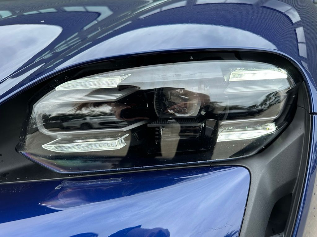 Thumbnail: 2023 Porsche Taycan - 7