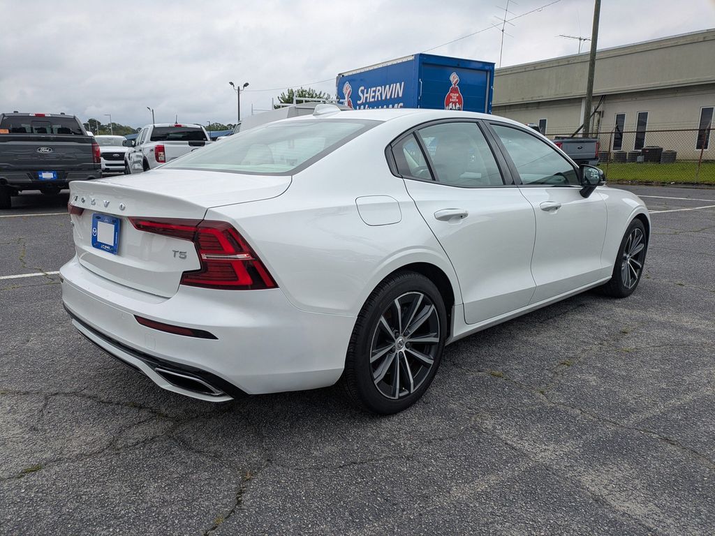 2021 Volvo S60 T5 Momentum