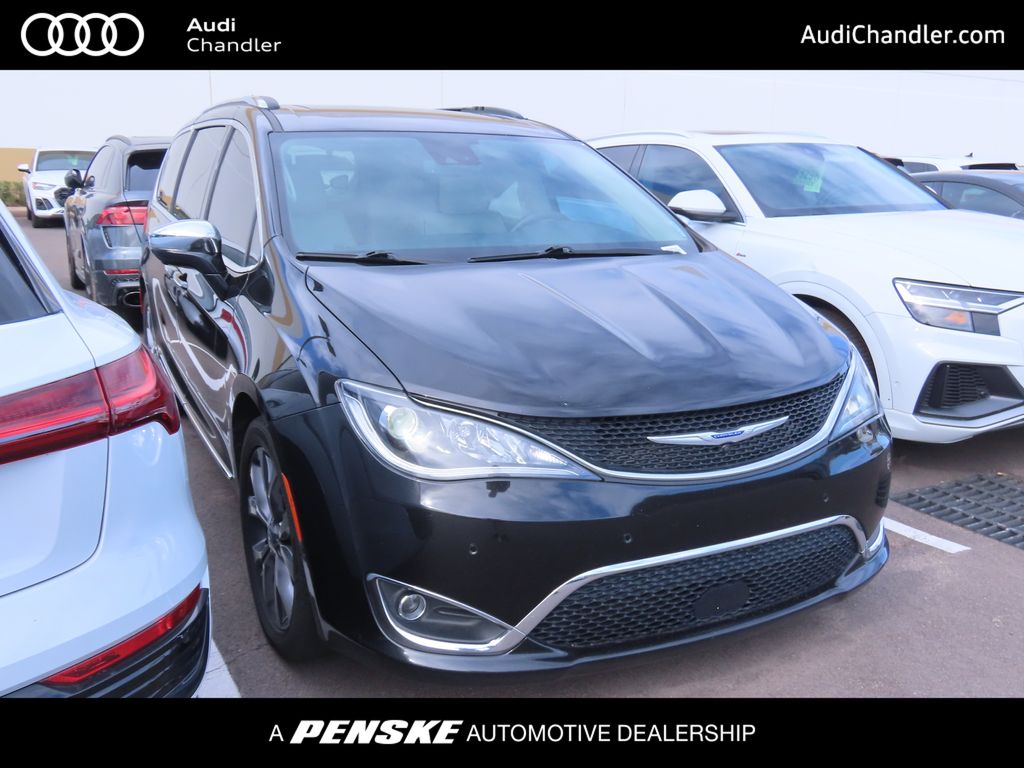 2020 Chrysler Pacifica Limited's photo