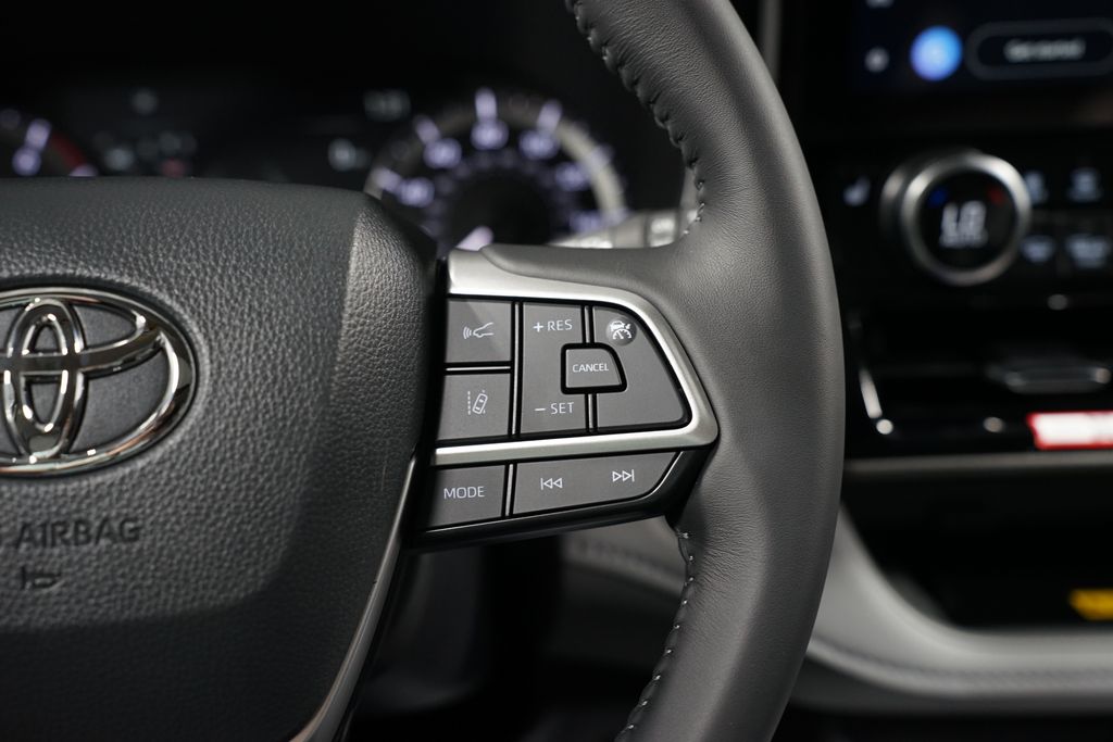 Thumbnail: 2025 Toyota Highlander - 13
