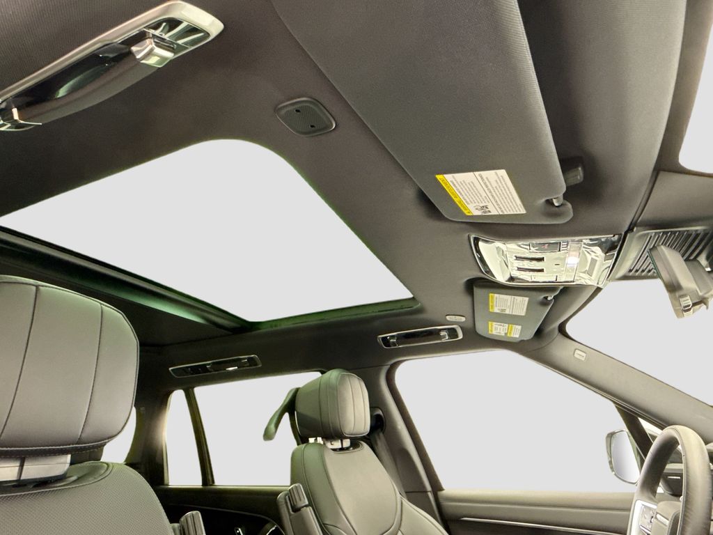 Thumbnail: 2026 Land Rover Range Rover - 17