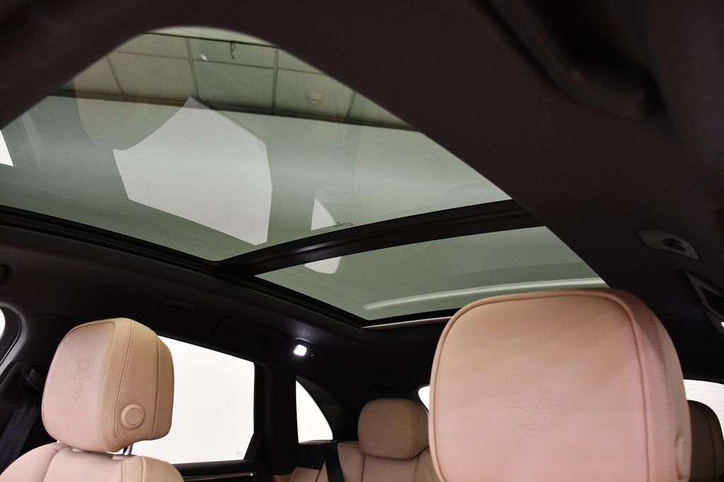 Thumbnail: 2025 Porsche Macan - 16