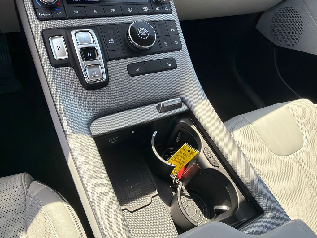 Used 2025 White Hyundai SEL image 32