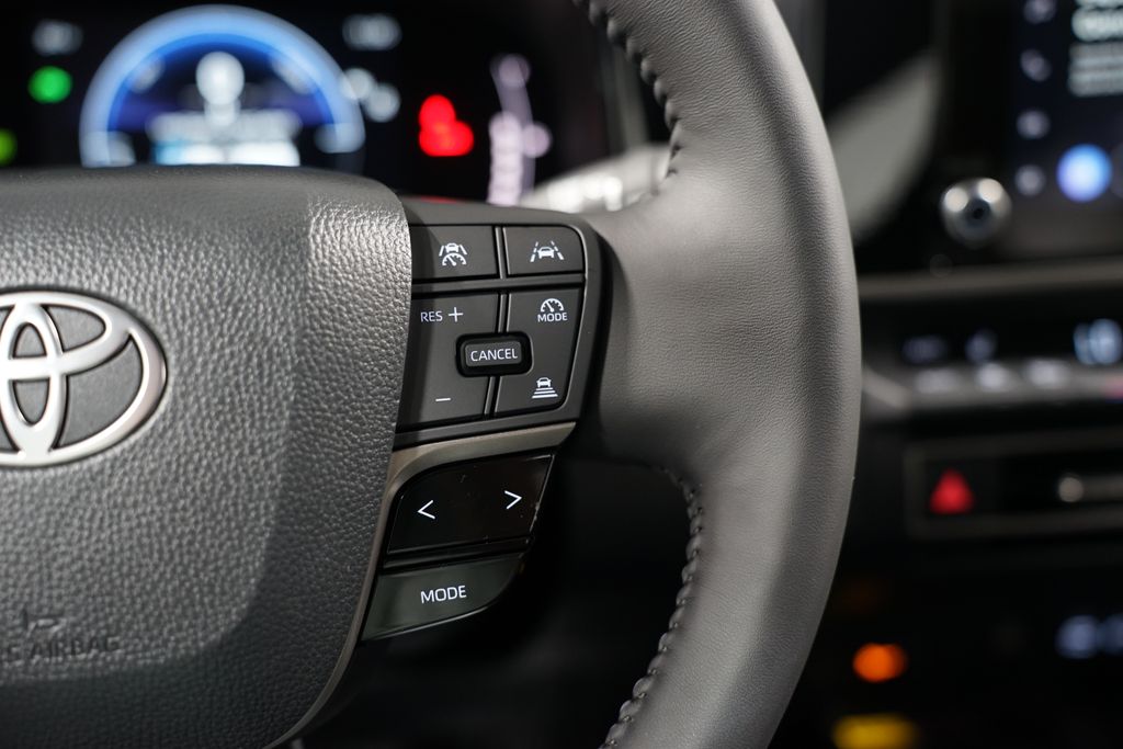 2025 Toyota Camry LE 13