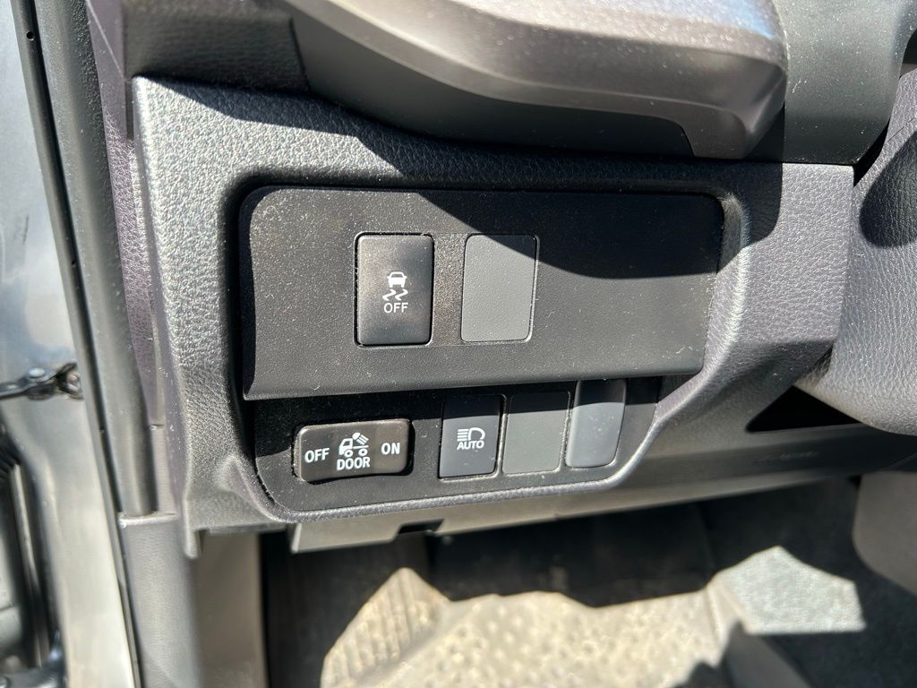 2023 Toyota Tacoma SR5 18