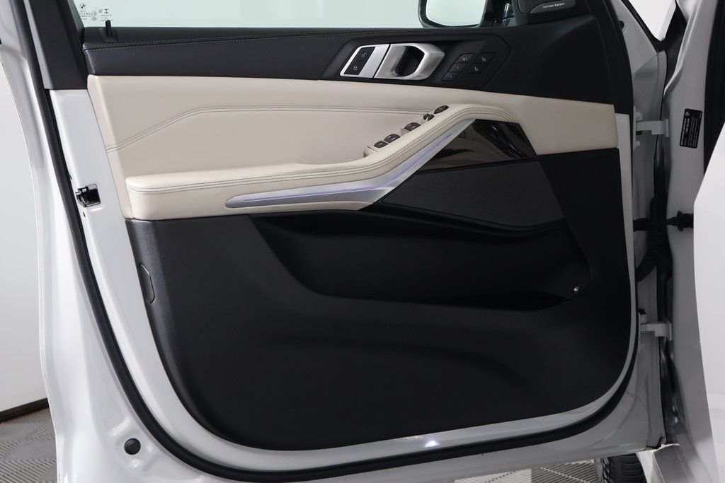 Thumbnail: 2023 BMW X5 - 12
