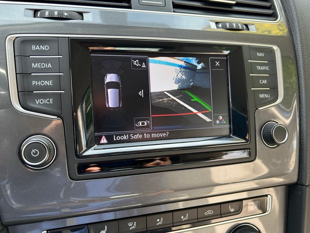 2015 Volkswagen e-Golf SEL Premium 28