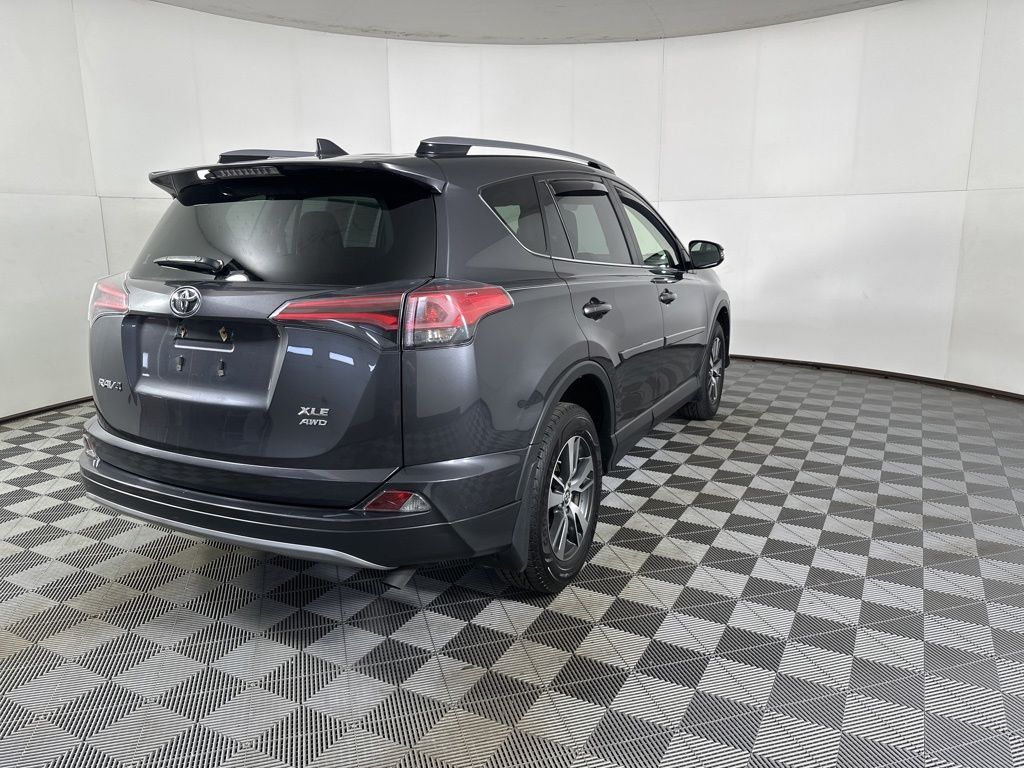 Used 2018 Gray Toyota XLE image 17