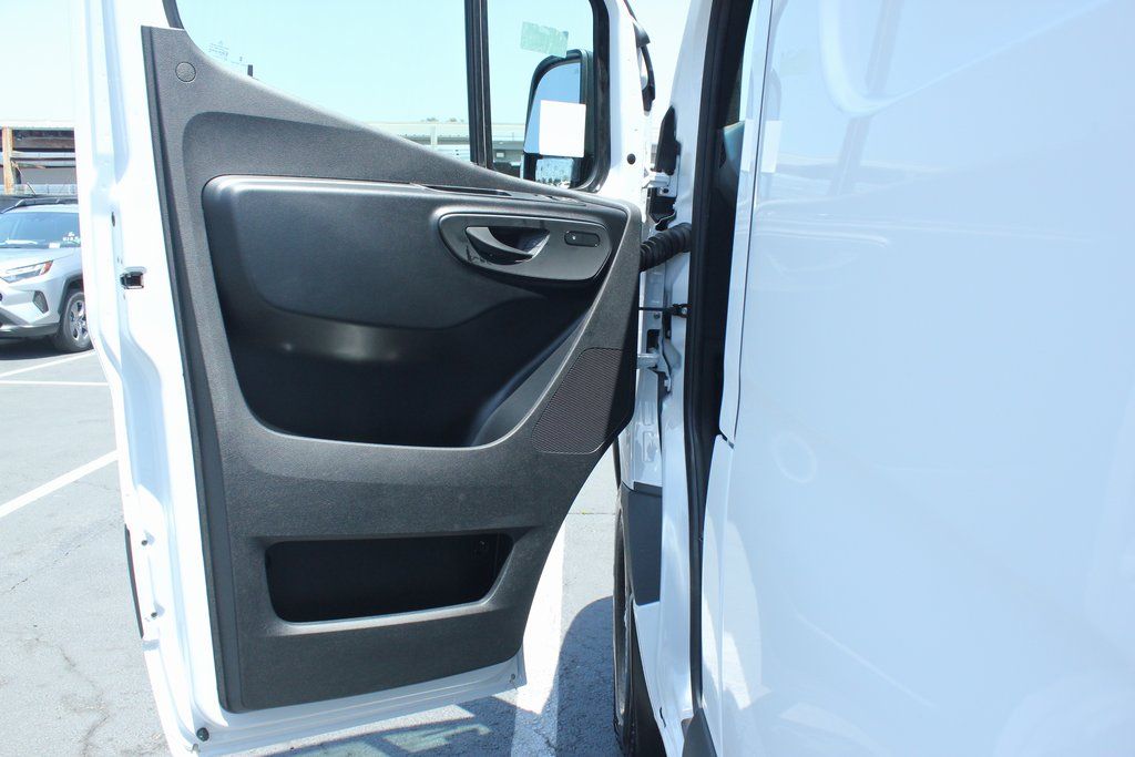 Thumbnail: 2025 Mercedes-Benz Sprinter - 7