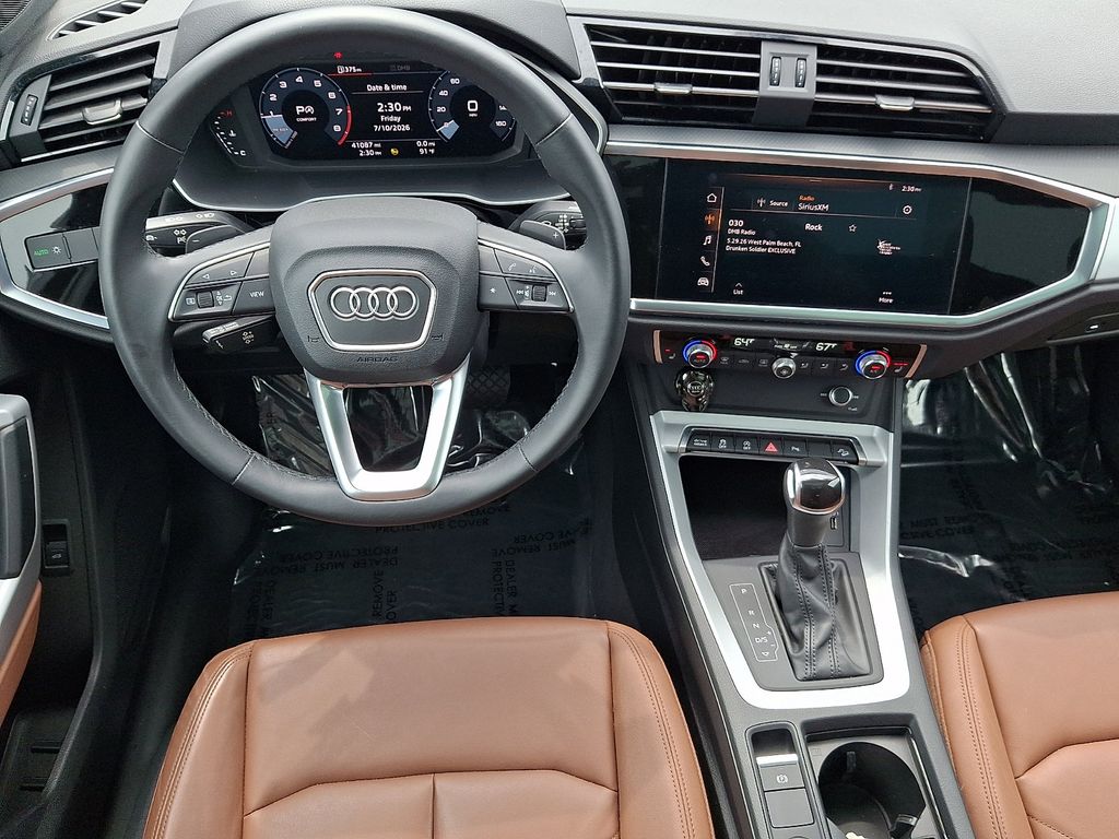 Thumbnail: 2021 Audi Q3 - 11
