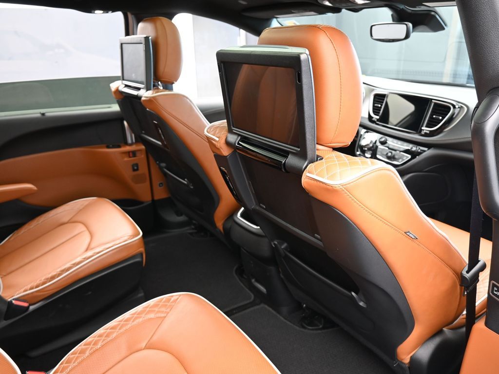 Used 2024 Bright White Clearcoat Chrysler Pinnacle image 54