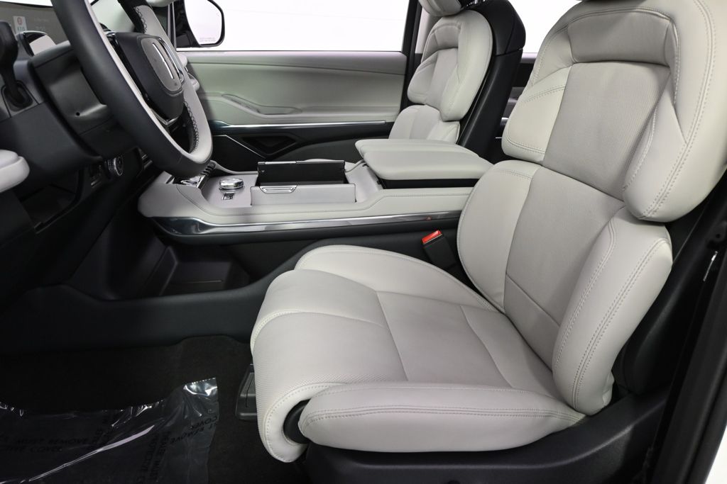 New 2026 White Lincoln Reserve image 13