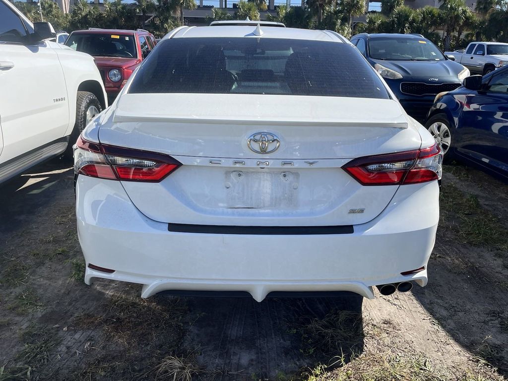 2021 Toyota Camry SE 3