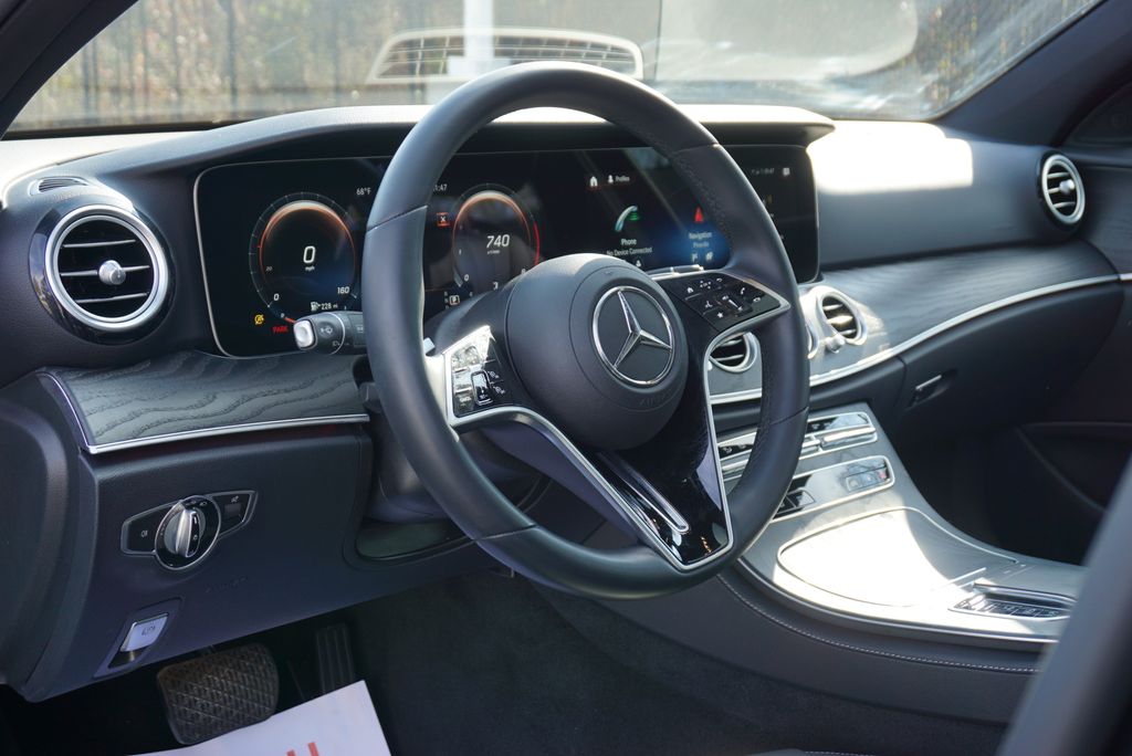 Thumbnail: 2022 Mercedes-Benz E-Class - 10