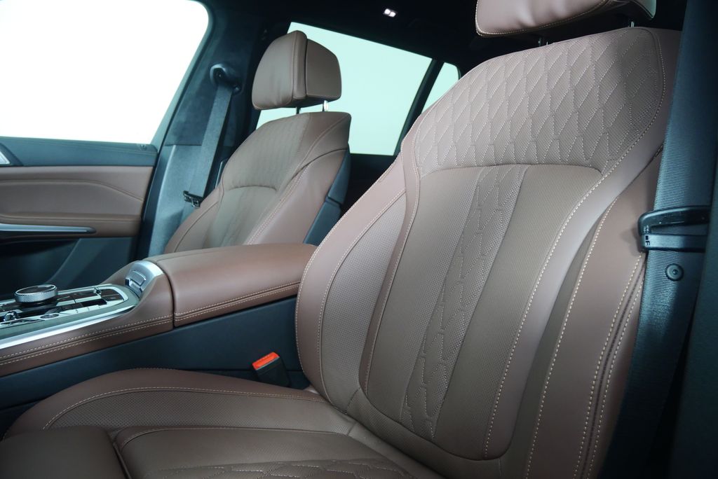 Thumbnail: 2026 BMW X7 - 11