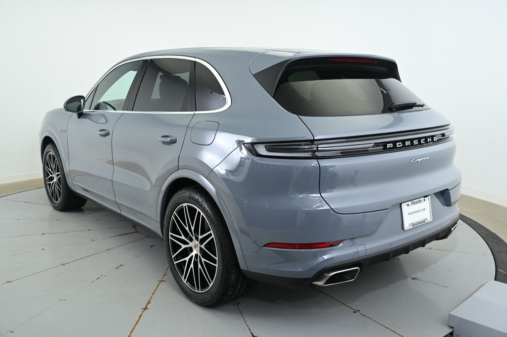 Thumbnail: 2025 Porsche Cayenne - 3