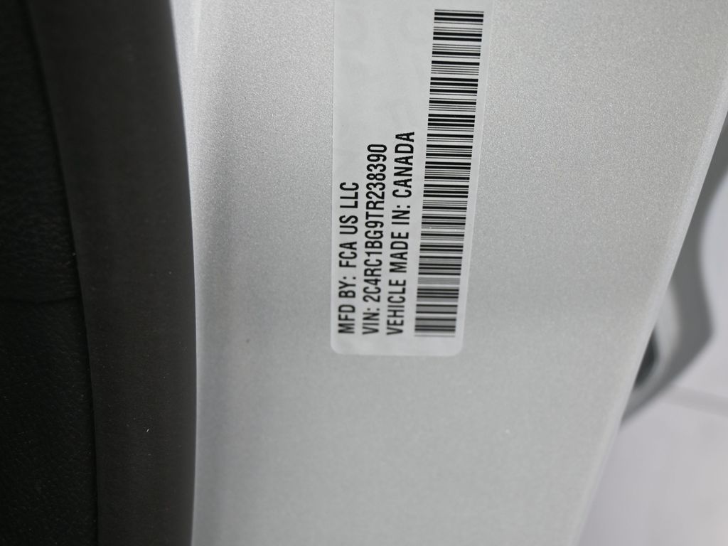 New 2026 Silver Mist Clearcoat Chrysler Select image 16