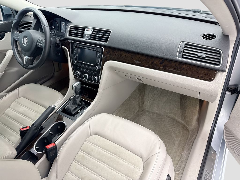 Thumbnail: 2015 Volkswagen Passat - 16