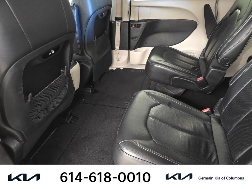 Used 2022 Gray Chrysler Touring L image 19