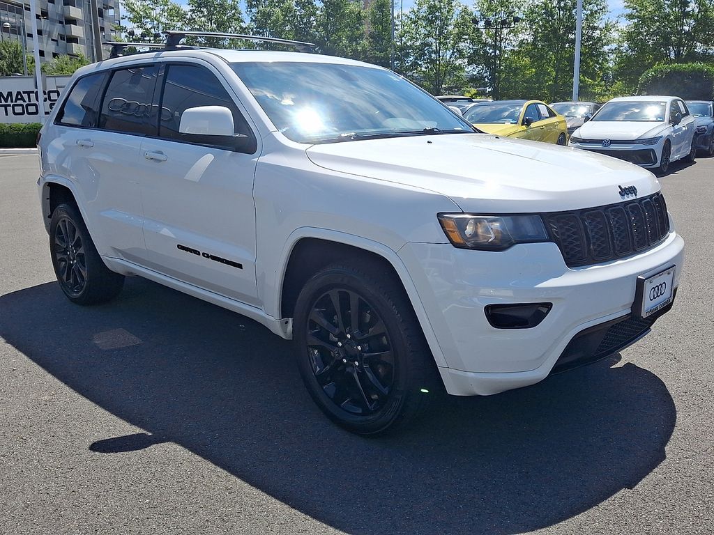 Thumbnail: 2018 Jeep Grand Cherokee - 3