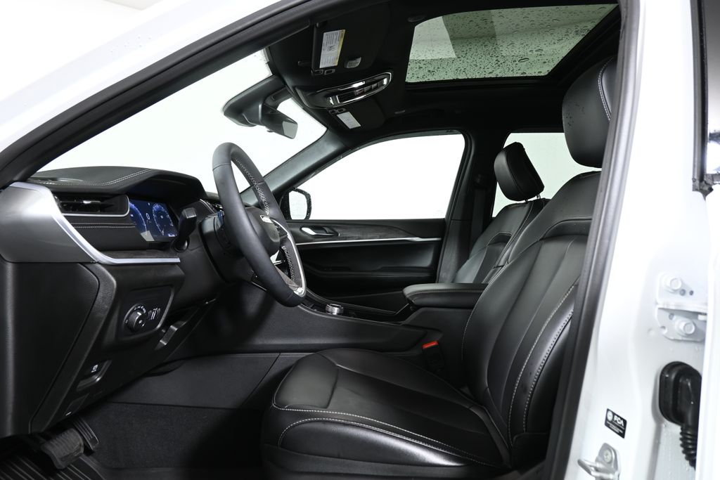 Thumbnail: 2025 Jeep Grand Cherokee - 3