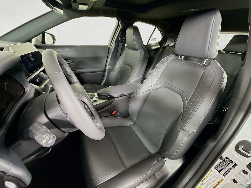 2025 Lexus UX 300h 16