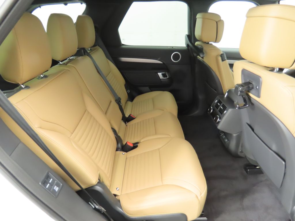 Thumbnail: 2026 Land Rover Discovery - 22