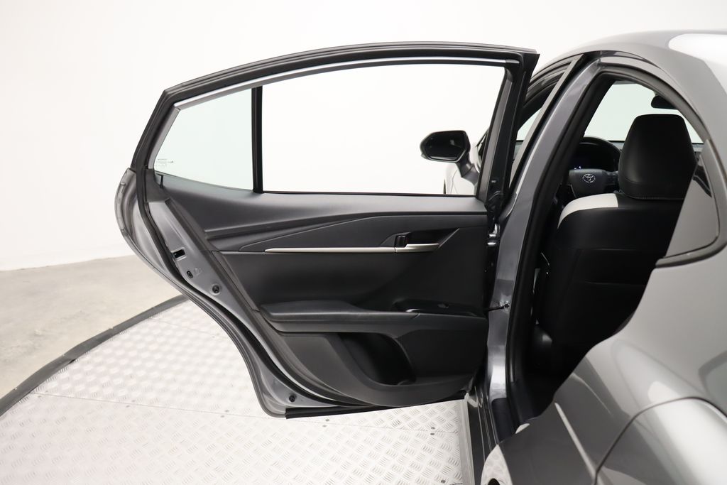 Thumbnail: 2025 Toyota Camry - 21