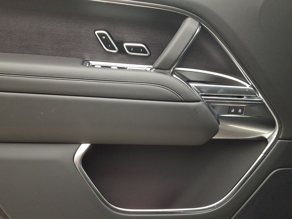 Thumbnail: 2026 Land Rover Range Rover - 9