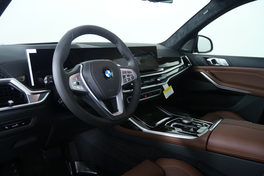 Thumbnail: 2026 BMW X7 - 12