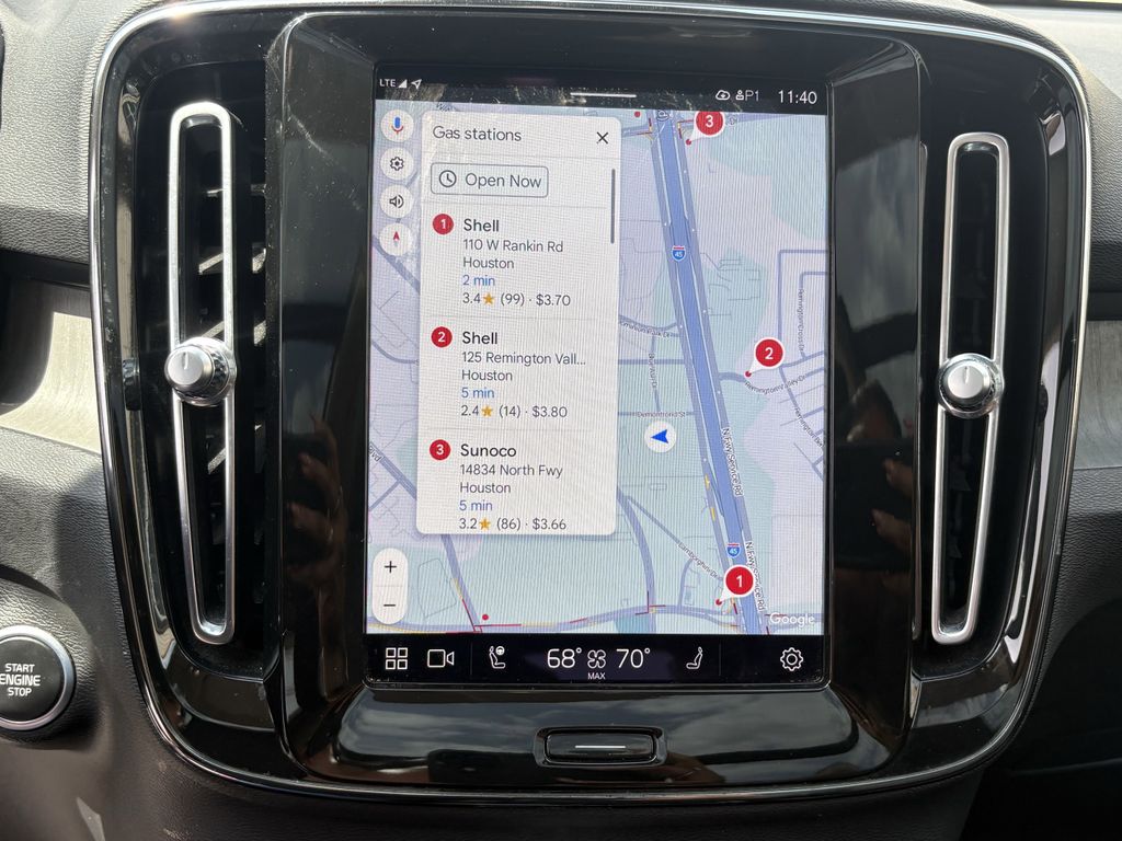 Used 2023 Crystal White Volvo B5 Plus Dark Theme image 16