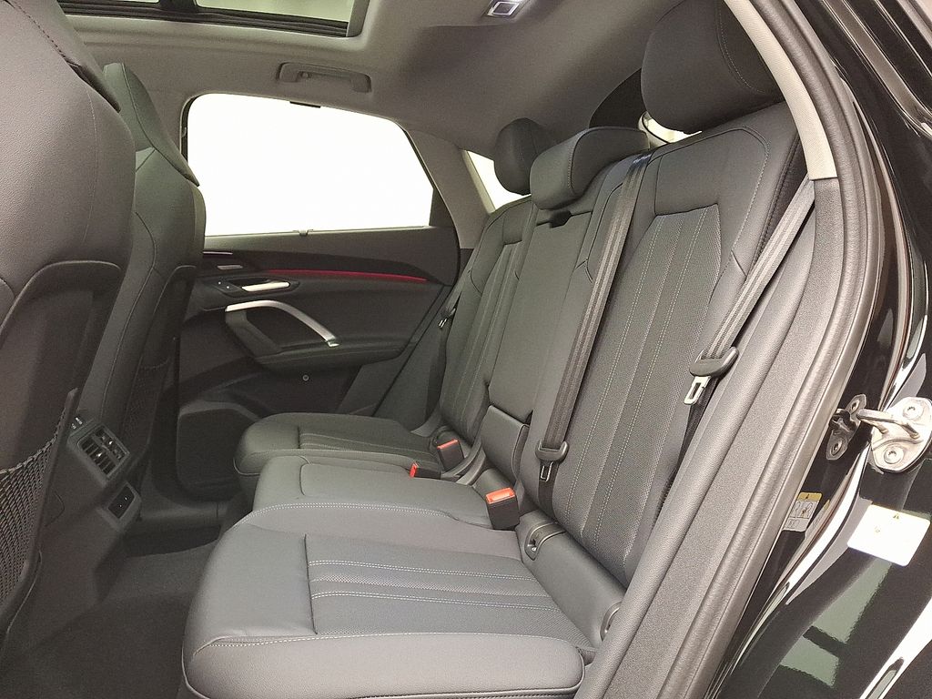 Thumbnail: 2025 Audi Q5 - 6