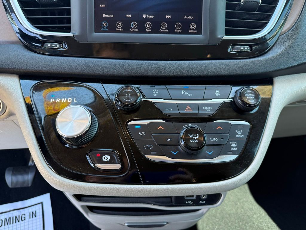 Thumbnail: 2019 Chrysler Pacifica - 19