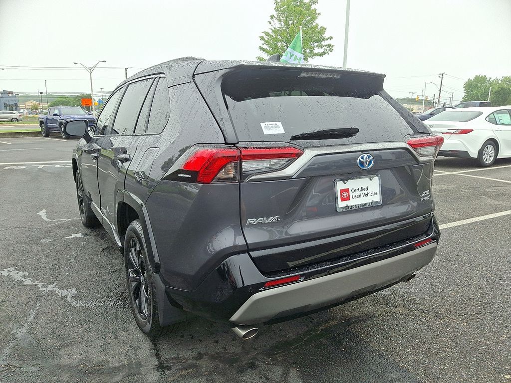 2024 Toyota RAV4 XSE 4