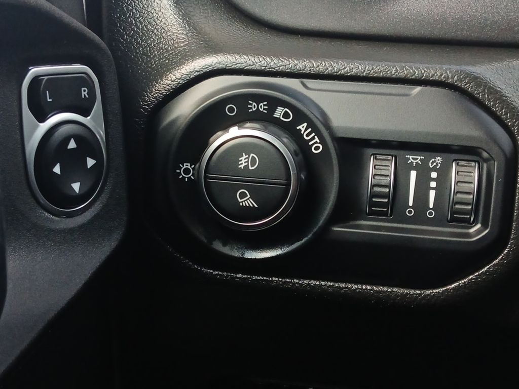 Used Car 2022 Jeep Gladiator  Mojave For Sale Under $35,000 In Austin, Texas