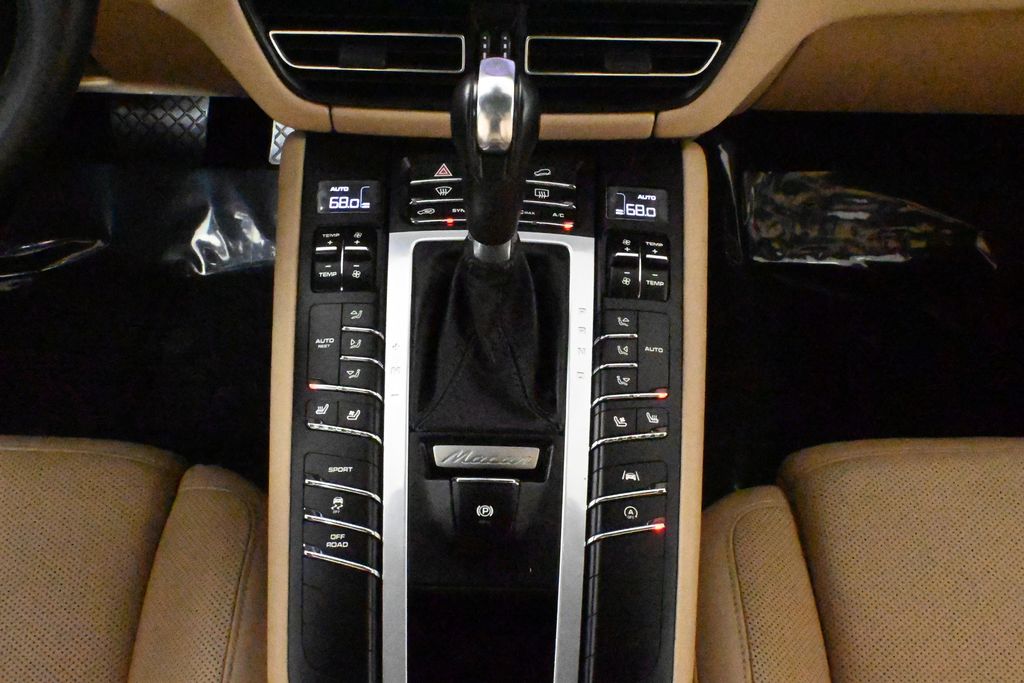Thumbnail: 2019 Porsche Macan - 26