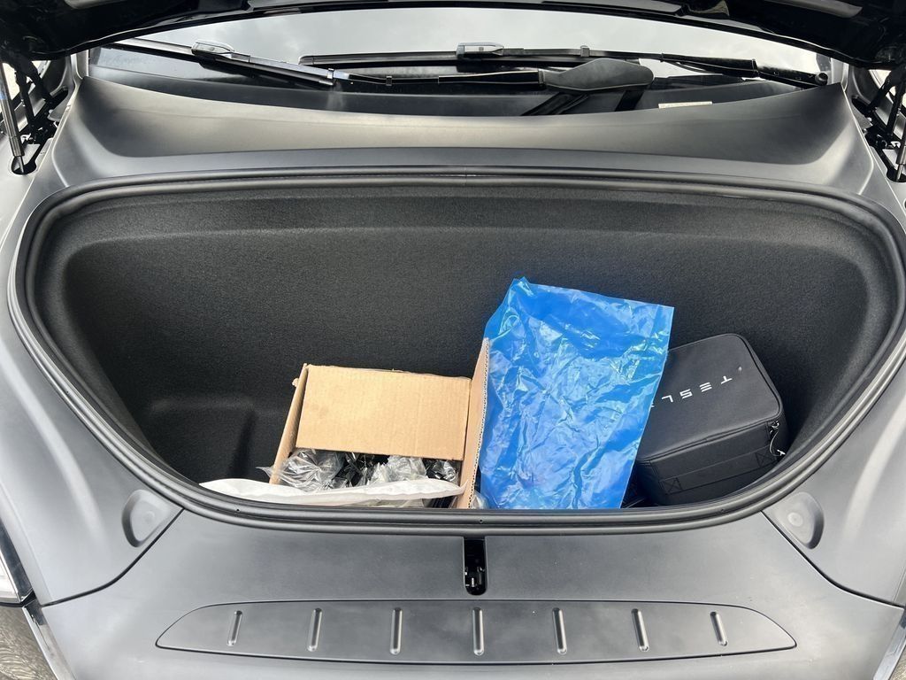 Used 2023  Tesla Standard Range image 18