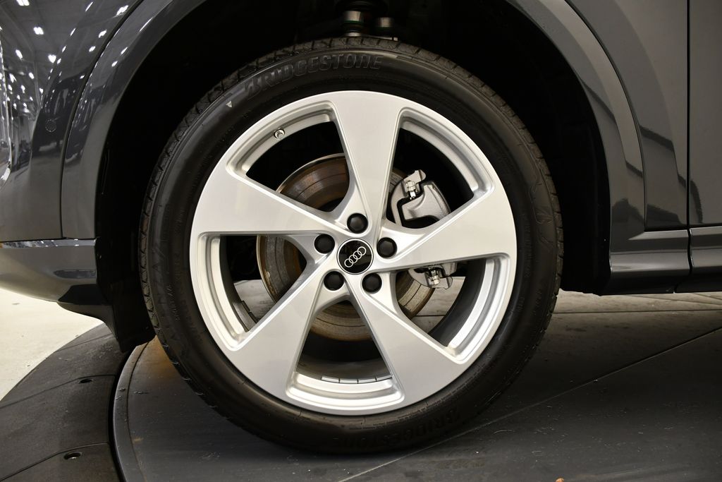 Thumbnail: 2025 Audi Q5 - 13