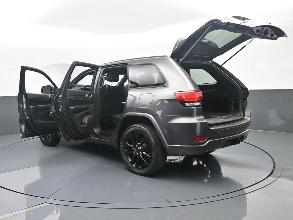 Used 2019 Granite Crystal Metallic Clearcoat Jeep Altitude image 68