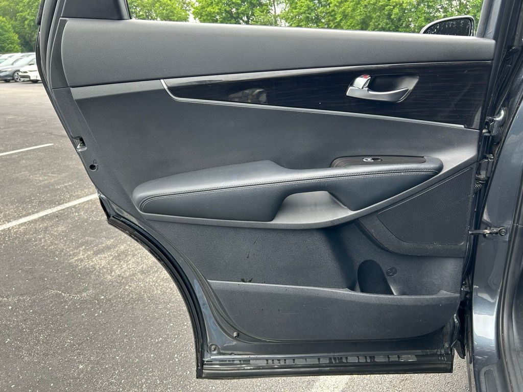 2020 Kia Sorento LX 19