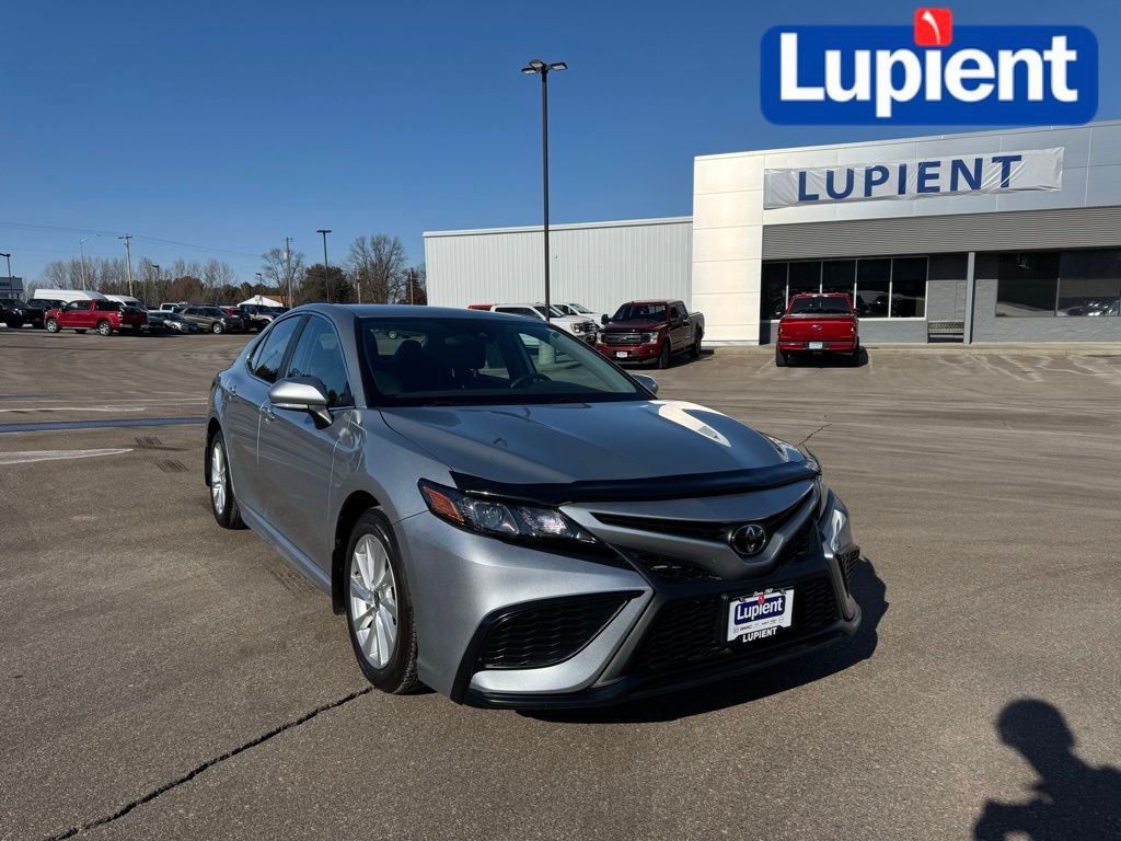 2024 Toyota Camry SE FWD