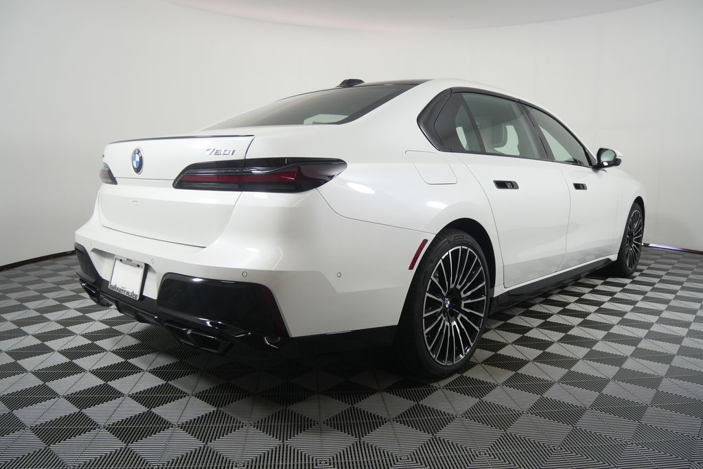 Thumbnail: 2026 BMW 7 Series - 3