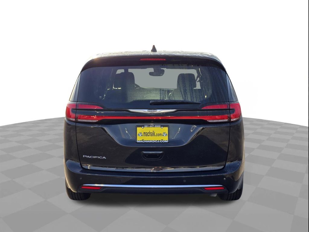 2025 Chrysler Pacifica Select - 4