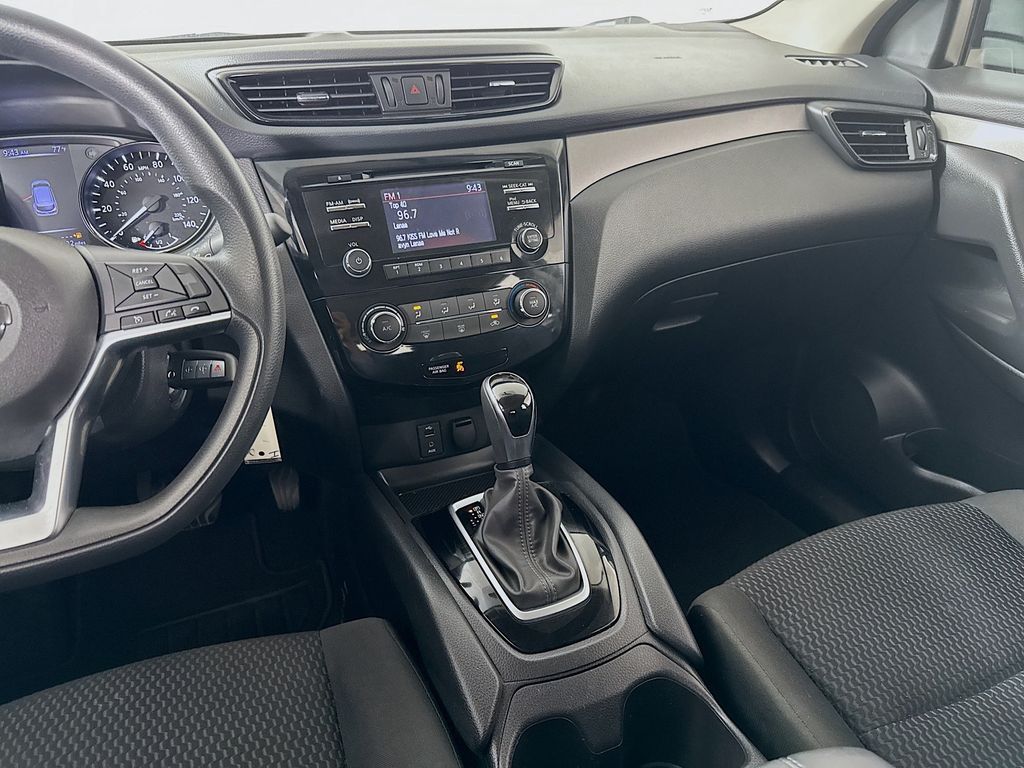 Thumbnail: 2017 Nissan Rogue Sport - 22