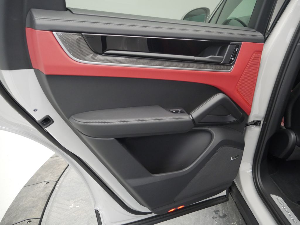 Thumbnail: 2026 Porsche Cayenne - 21